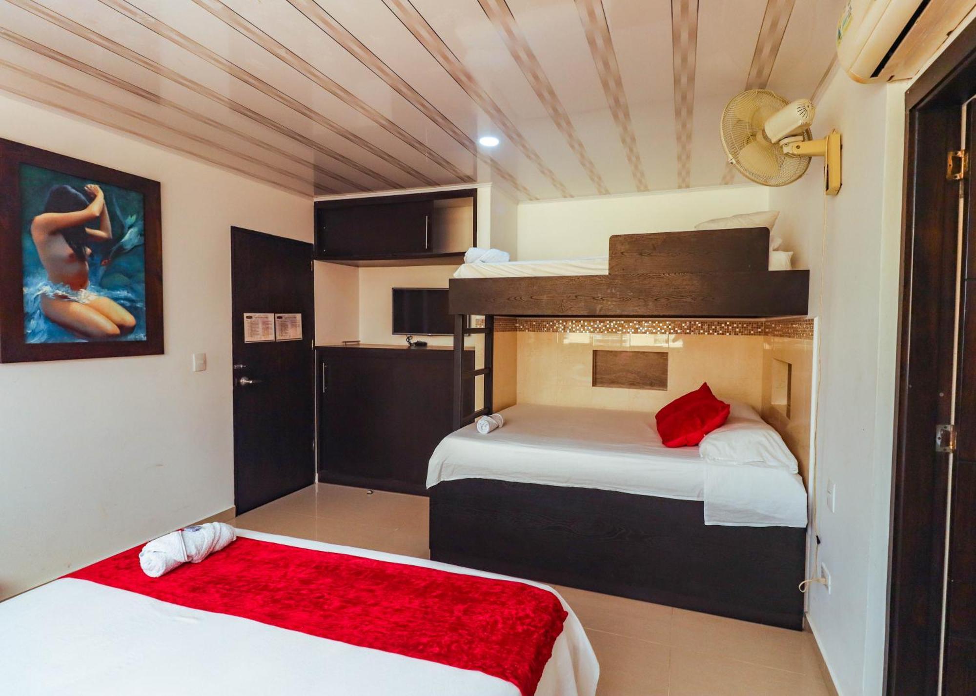 Hotel California Air Carepa Room photo