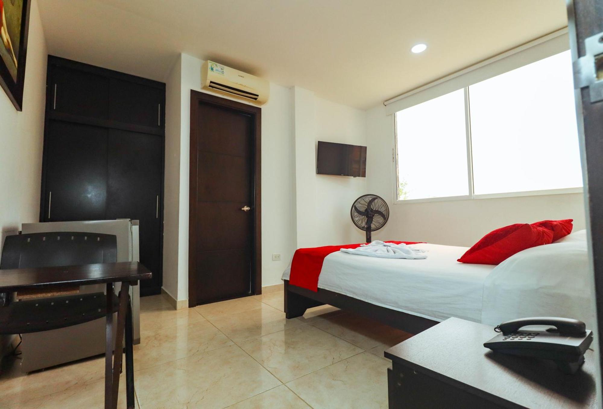 Hotel California Air Carepa Room photo