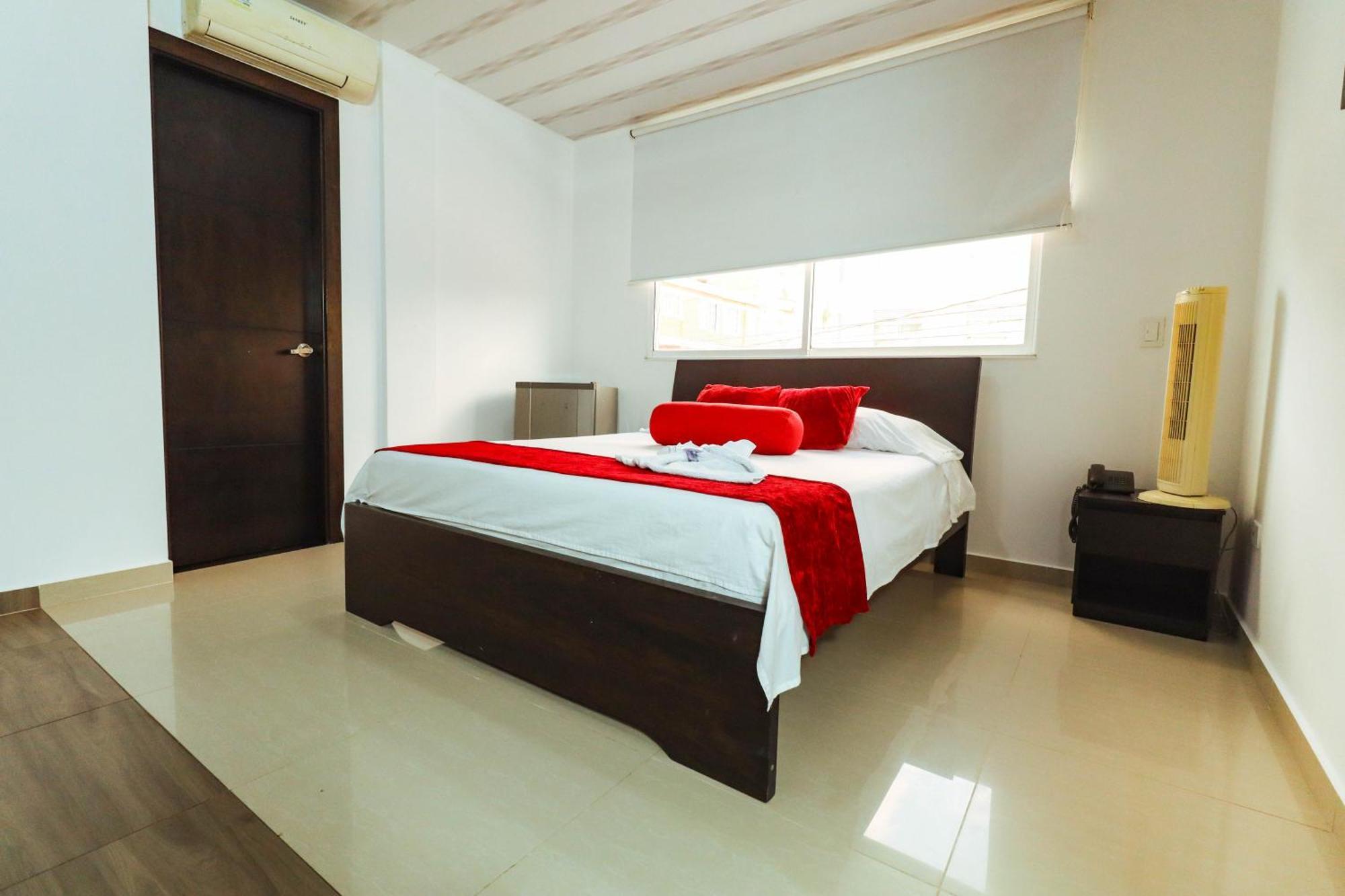 Hotel California Air Carepa Room photo