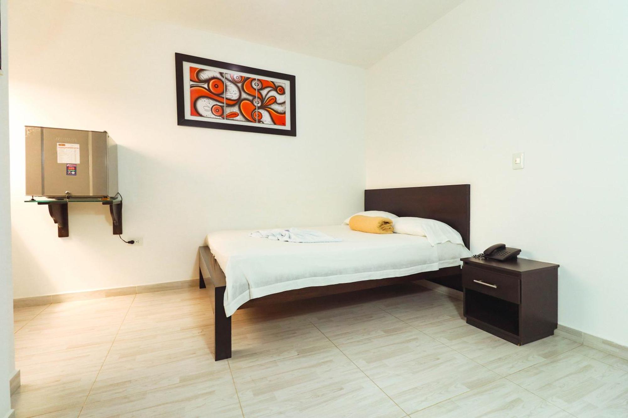 Hotel California Air Carepa Room photo